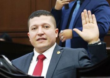 Vicente Gómez presenta iniciativas para dotar de atribuciones al Congreso y a los gobiernos municipales para el reciclaje de la basura electrónica