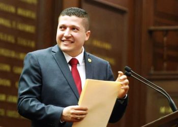 Vicente Gómez presenta iniciativas para dotar de atribuciones al Congreso y a los gobiernos municipales para el reciclaje de la basura electrónica