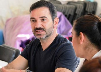 Yankel Benítez informa a vecinos de la Rubén Jaramillo sobre avances en red de drenaje