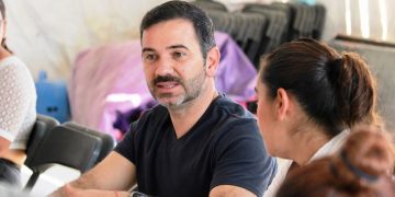 Yankel Benítez informa a vecinos de la Rubén Jaramillo sobre avances en red de drenaje