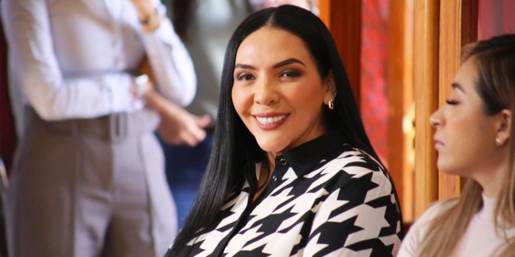 Adriana Campos destaca la importancia de comprender la realidad de los hogares michoacanos