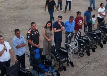 Pablo  Varona reitera compromiso Social con Huetamo y entrega mil canastas alimenticias y aparatos funcionales a jefas de familia