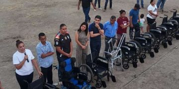 Pablo  Varona reitera compromiso Social con Huetamo y entrega mil canastas alimenticias y aparatos funcionales a jefas de familia