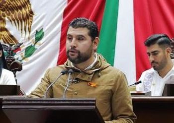 Octavio Ocampo impulsa reforma a la Ley de Educación para regular en Michoacán el uso de Inteligencia Artificial