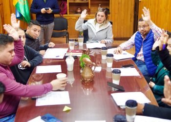 Aprueba Cabildo de Salvador Escalante acuerdo sobre autogobierno de Opopeo; Dayana Pérez reafirma compromiso con la legalidad