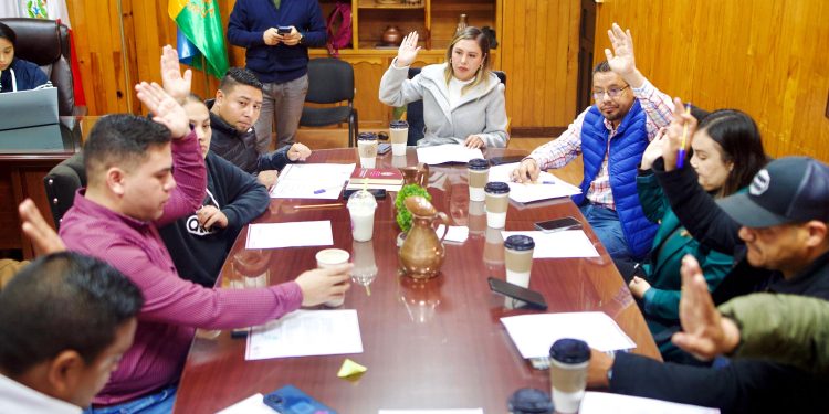 Aprueba Cabildo de Salvador Escalante acuerdo sobre autogobierno de Opopeo; Dayana Pérez reafirma compromiso con la legalidad