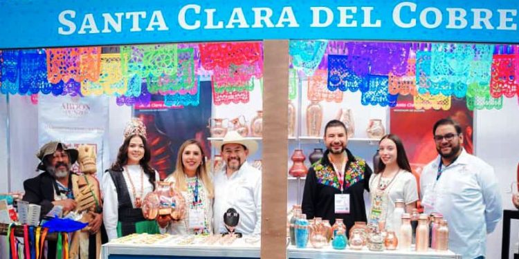 Dayana Pérez Mendoza impulsa la presencia de Santa Clara del Cobre en el Tianguis Nacional de Pueblos Mágicos