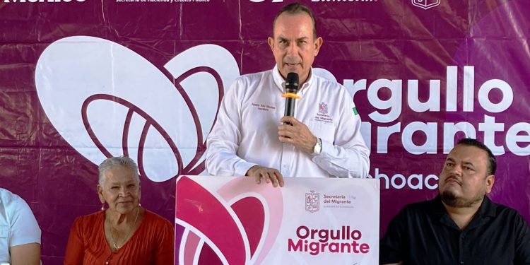 Semigrante entrega 100 tarjetas Orgullo Migrante en Lagunillas