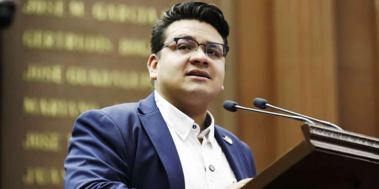 Educación alimentaria en el nivel básico, pilar para la salud pública: Toño Carreño