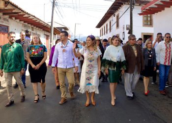 Dayana Pérez fortalece identidad y gobernabilidad en masiva conmemoración del 194 aniversario