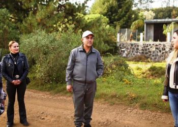 Dayana Pérez Mendoza entrega balastre en Paramuen para fortalecer la movilidad de productores del campo