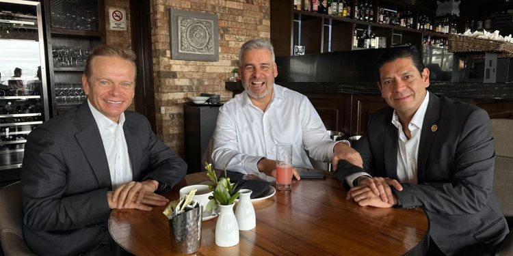 Destaca Ernesto Núñez coincidencias con iniciativa del Gobernador sobre identidad reservada