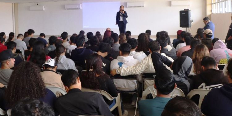 CJIM acerca sus servicios y promueve la perspectiva de género ante estudiantes de Zamora