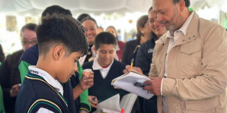 Julio Arreola impulsa el talento juvenil en Pátzcuaro