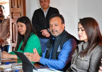 Julio Arreola firma convenio histórico para el ordenamiento territorial del Lago de Pátzcuaro