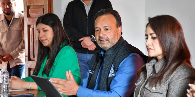 Julio Arreola firma convenio histórico para el ordenamiento territorial del Lago de Pátzcuaro