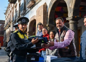 Pátzcuaro cierra 2025 con más seguridad: Julio Arreola entrega uniformes, vehículo y equipamiento