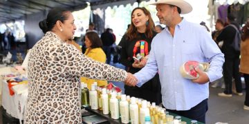 Julio Arreola impulsa la artesanía y economía pátzcuarense