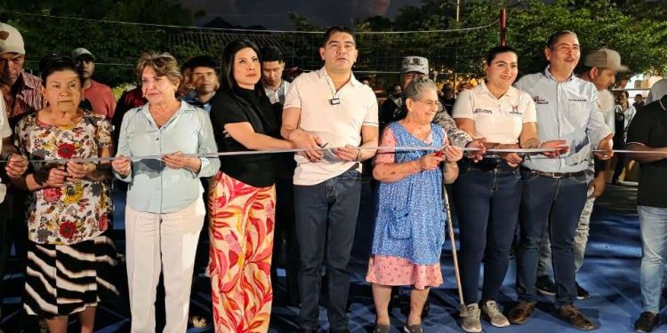 PABLO VARONA ENTREGA REHABILITACIÓN INTEGRAL DEL JARDÍN PRINCIPAL DE LA QUETZERÍA