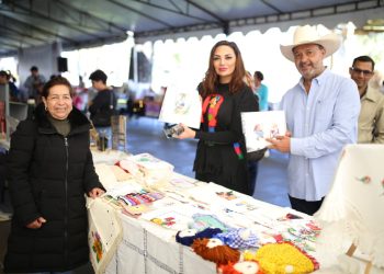 Julio Arreola impulsa la artesanía y economía pátzcuarense