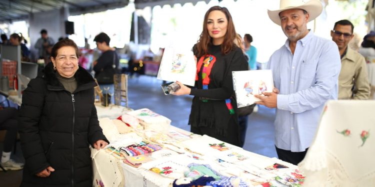 Julio Arreola impulsa la artesanía y economía pátzcuarense