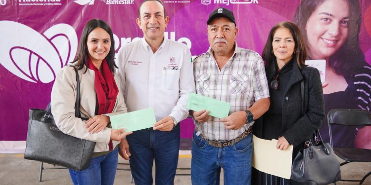Semigrante entrega 200 tarjetas Orgullo Migrante y 20 visas del programa Reencuentro Familiar