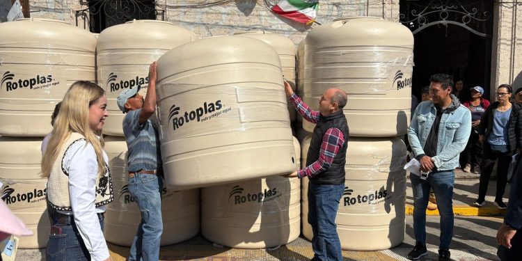 Alcade Eric Gaona realiza la 2da entrega del programa “Almacenando Vida”