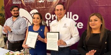 Semigrante entrega tarjetas “Orgullo Migrante” en Cuitzeo