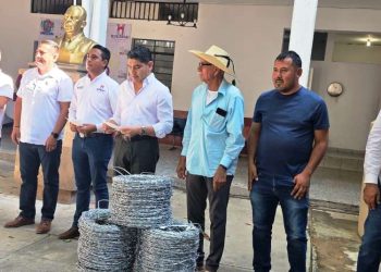 Pablo Varona Estrada fortalece el campo de Huetamo con la entrega de apoyos