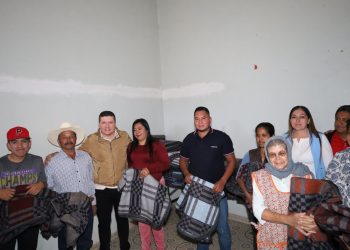 Entrega Vicente Gómez Núñez apoyos subsidiados en Acuitzio