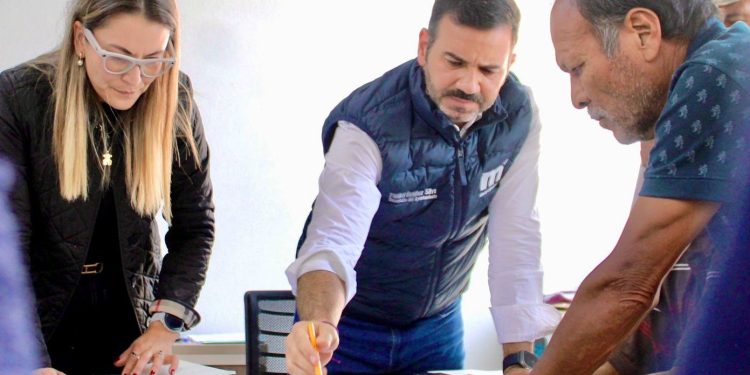 Atiende Yankel Benítez a vecinos de colonias 10 de Junio y Rubén Jaramillo