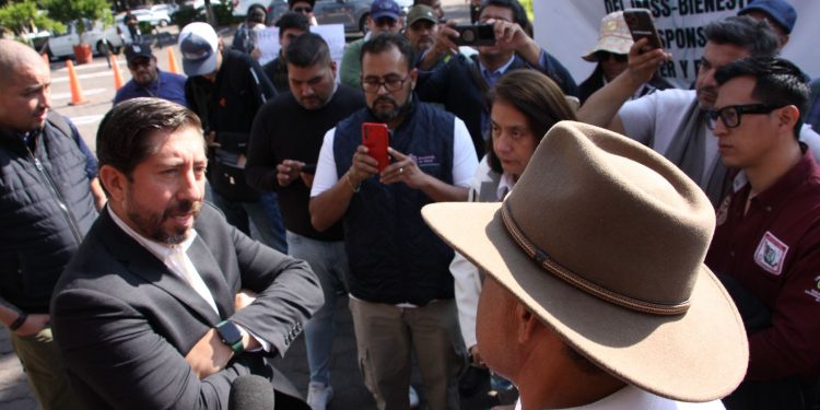 Abraham Espinoza Villa fortalece el diálogo con sindicatos del sector salud