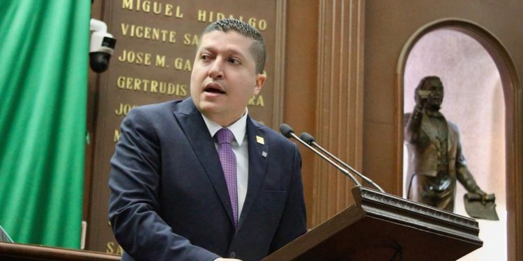 Presenta Vicente Gómez para fomentar crianza positiva de la niñez y para la regulación de albergues animales