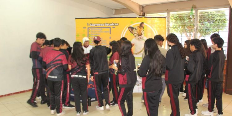 Cecytem expone opciones de carreras técnicas en la Expo-Prepárate