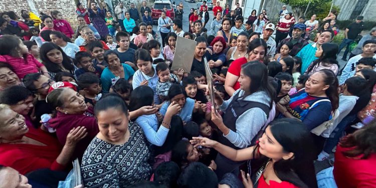 La senadora Celeste Ascencio comparte Día de Reyes con niñas y niños de Realito, en Morelia