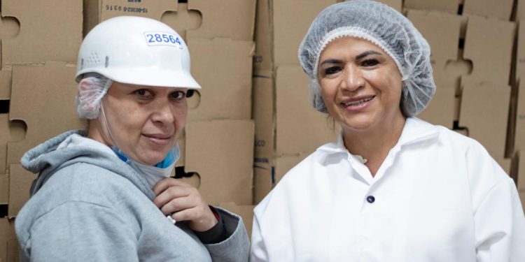 Fabiola Alanís reconoce aportación de BAFAR
a la economía y al empleo en Michoacán