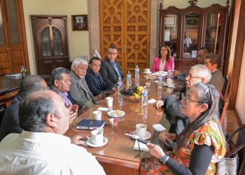 Fabiola Alanís dialoga con iglesias evangélicas