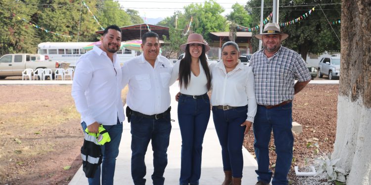 Fanny Arreola inaugura plaza principal en el 85 aniversario del Ejido El Recreo.