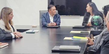 Fiscalía General promueve el uso seguro de las redes sociales en instituciones educativas de Charo