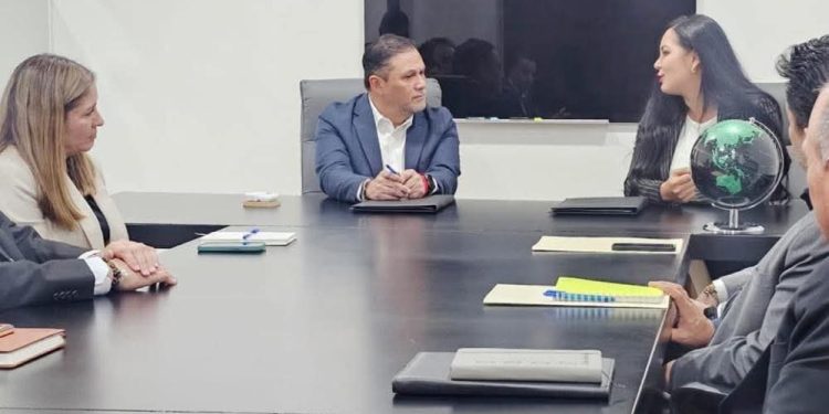 Fiscalía General promueve el uso seguro de las redes sociales en instituciones educativas de Charo