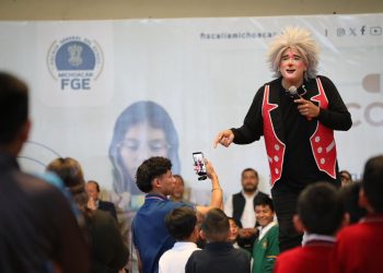 Más de mil estudiantes de Nuevo Parangaricutiro participan en foro de ciberseguridad impulsado por la FGE