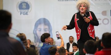 Más de mil estudiantes de Nuevo Parangaricutiro participan en foro de ciberseguridad impulsado por la FGE