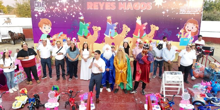 LOGRA PABLO VARONA ÉXITO ROTUNDO EN EL FESTEJO DEL DÍA DE REYES EN HUETAMO