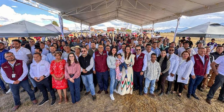 Toma IMSS protesta a comité ciudadano para obras en
