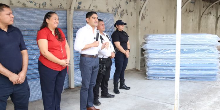 PABLO VARONA DIGNIFÍCA A LA POLICIA MUNICIPAL EN HUETAMO