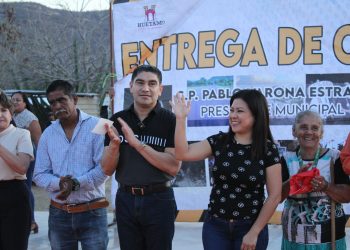 PABLO VARONA ESTRADA INAUGURA MODERNA CANCHA-JARDÍN EN COENANDIO