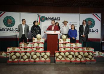 Desde San Lázaro, Reyes Galindo promociona la 14ava. Feria del Melón de Zicuirán