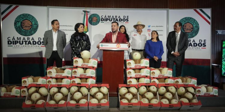 Desde San Lázaro, Reyes Galindo promociona la 14ava. Feria del Melón de Zicuirán