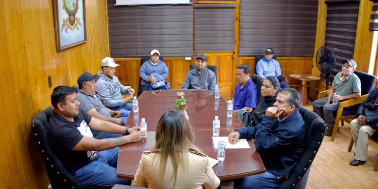 Dayana Pérez Mendoza fortalece el diálogo con autoridades de Zirahuén