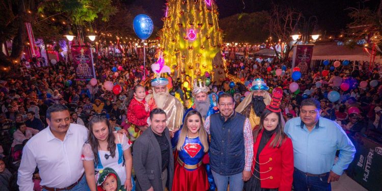 Dayana Pérez Mendoza fortalece la ilusión de la niñez con la Caravana de Reyes Magos en Salvador Escalante